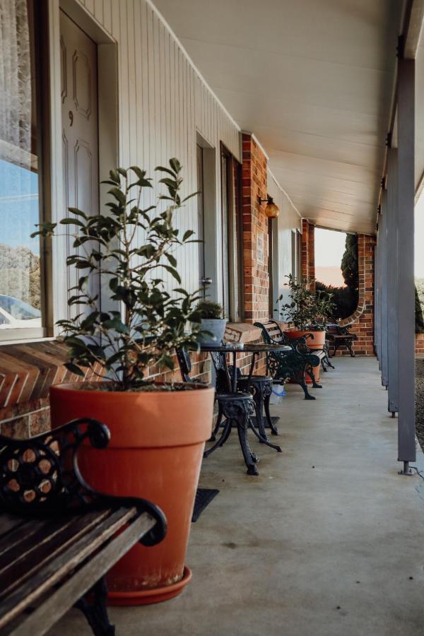 Denman Motor Inn Exterior photo